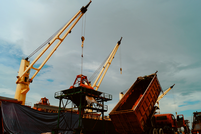 Dermaga Terminal Manyar Pelabuhan Gresik Menjadi Rute Pertama Kegiatan Bongkar Muat Kapal Mv Hector